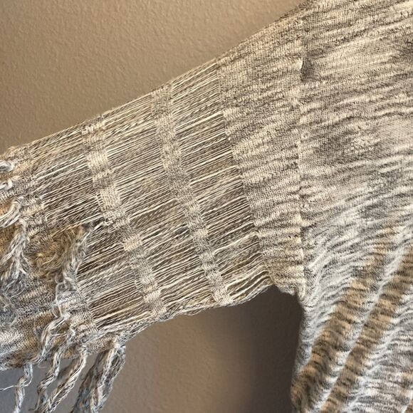 WILDFOX- heathered grey oversized cropped fringe sweater- size large - Picture 9 of 13